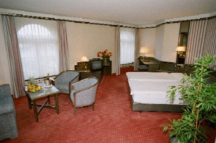 Hotel MONOPOL Luzern direkt beim Bahnhof / KKL